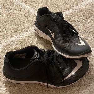 Nike FS Lite Run 3 Running Shoes Size 6 Black White